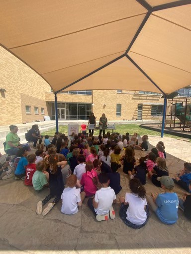DISD Lakewood students learning outside